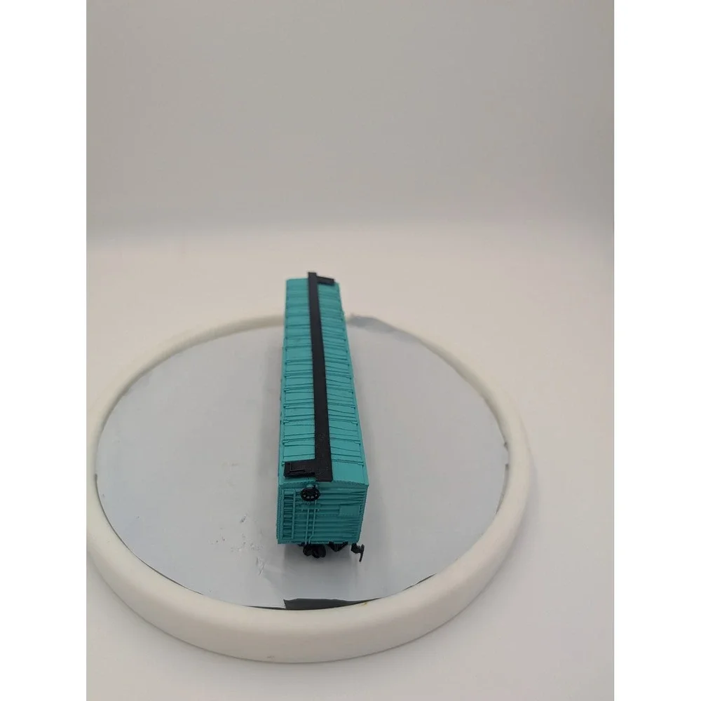 Penn Central PC 160502 HO Scale Boxcar Turquoise Model Train Rolling Stock
